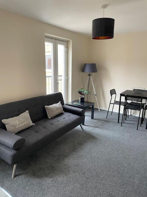 Lovely 1 Bedroom Studio Apartment - Merthyr Tydfil Eksteriør bilde