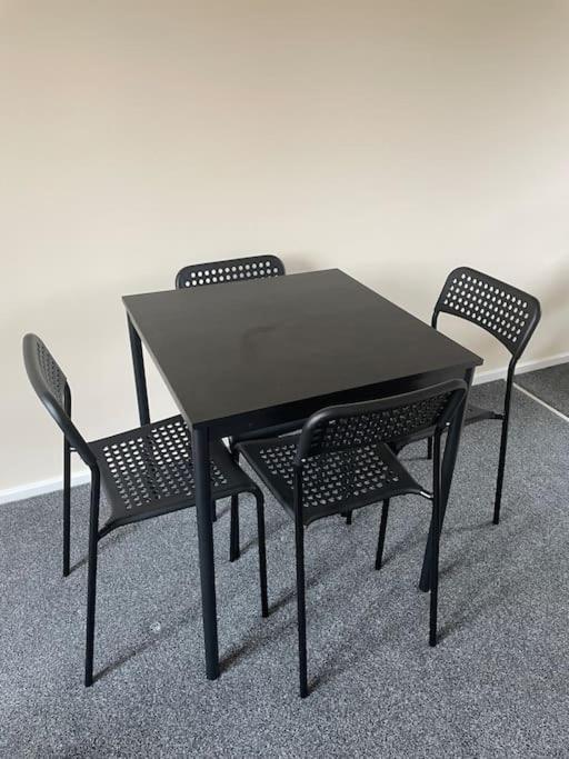 Lovely 1 Bedroom Studio Apartment - Merthyr Tydfil Eksteriør bilde