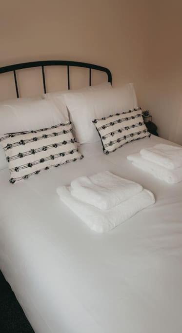 Lovely 1 Bedroom Studio Apartment - Merthyr Tydfil Eksteriør bilde